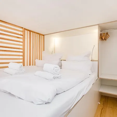 Stylish New Cube Loft By Berlin-wall-apartments ベルリン